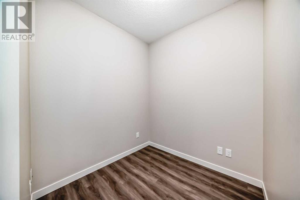 Single Family House for Sale in   Shawnee Common SW Shawnee Slopes Calgary 