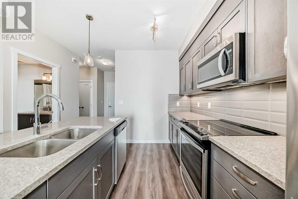 Single Family House for Sale in   Shawnee Common SW Shawnee Slopes Calgary 