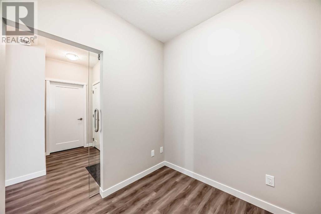 Single Family House for Sale in   Shawnee Common SW Shawnee Slopes Calgary 