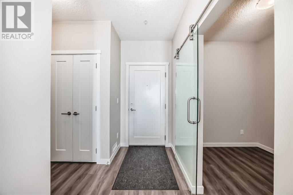 Single Family House for Sale in   Shawnee Common SW Shawnee Slopes Calgary 
