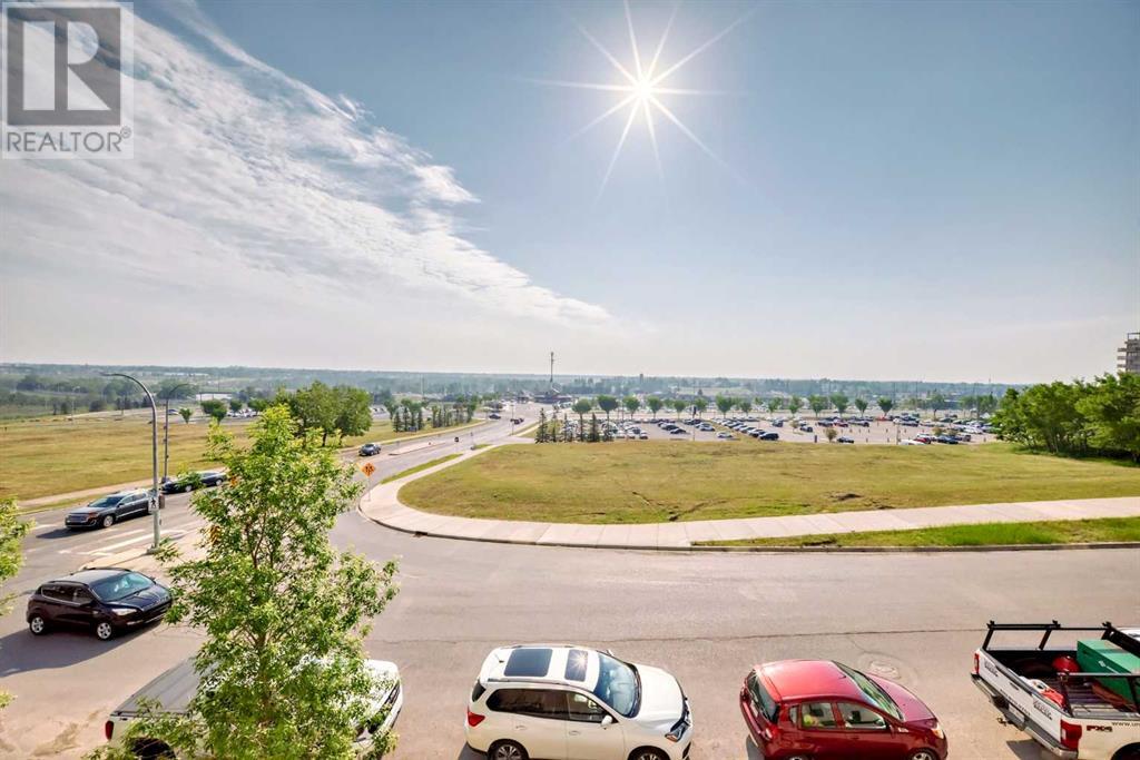 Single Family House for Sale in   Shawnee Common SW Shawnee Slopes Calgary 