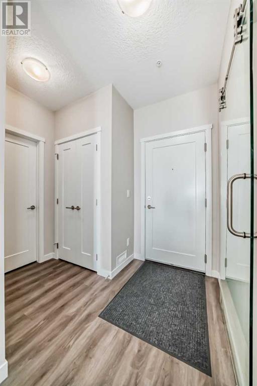 Single Family House for Sale in   Shawnee Common SW Shawnee Slopes Calgary 