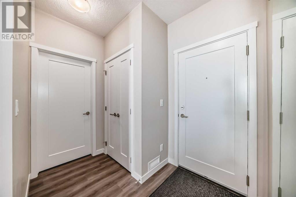 Single Family House for Sale in   Shawnee Common SW Shawnee Slopes Calgary 
