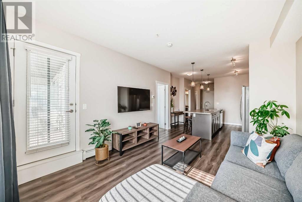Single Family House for Sale in   Shawnee Common SW Shawnee Slopes Calgary 