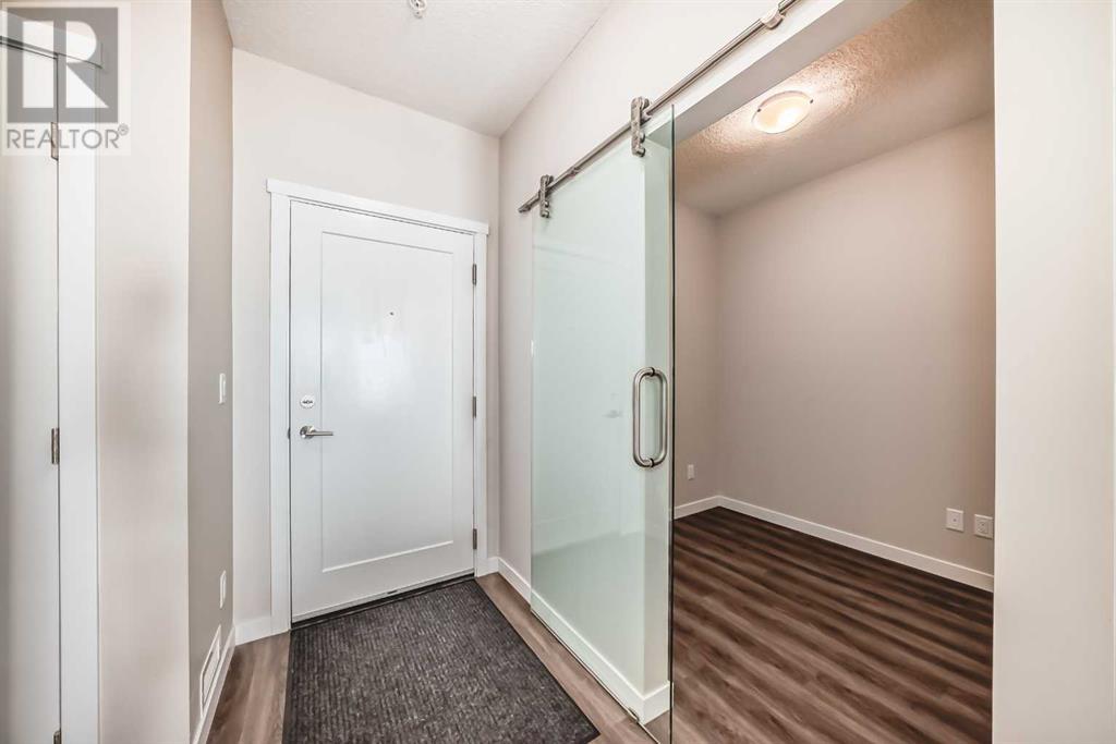 Single Family House for Sale in   Shawnee Common SW Shawnee Slopes Calgary 