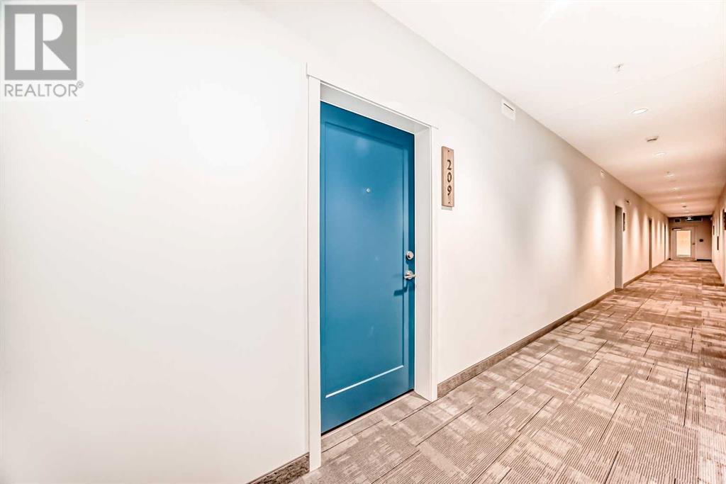 Single Family House for Sale in   Shawnee Common SW Shawnee Slopes Calgary 