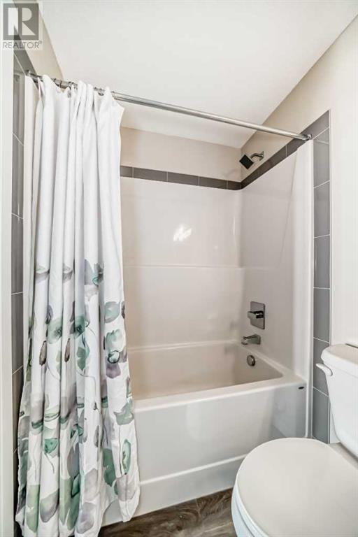 Single Family House for Sale in   Shawnee Common SW Shawnee Slopes Calgary 