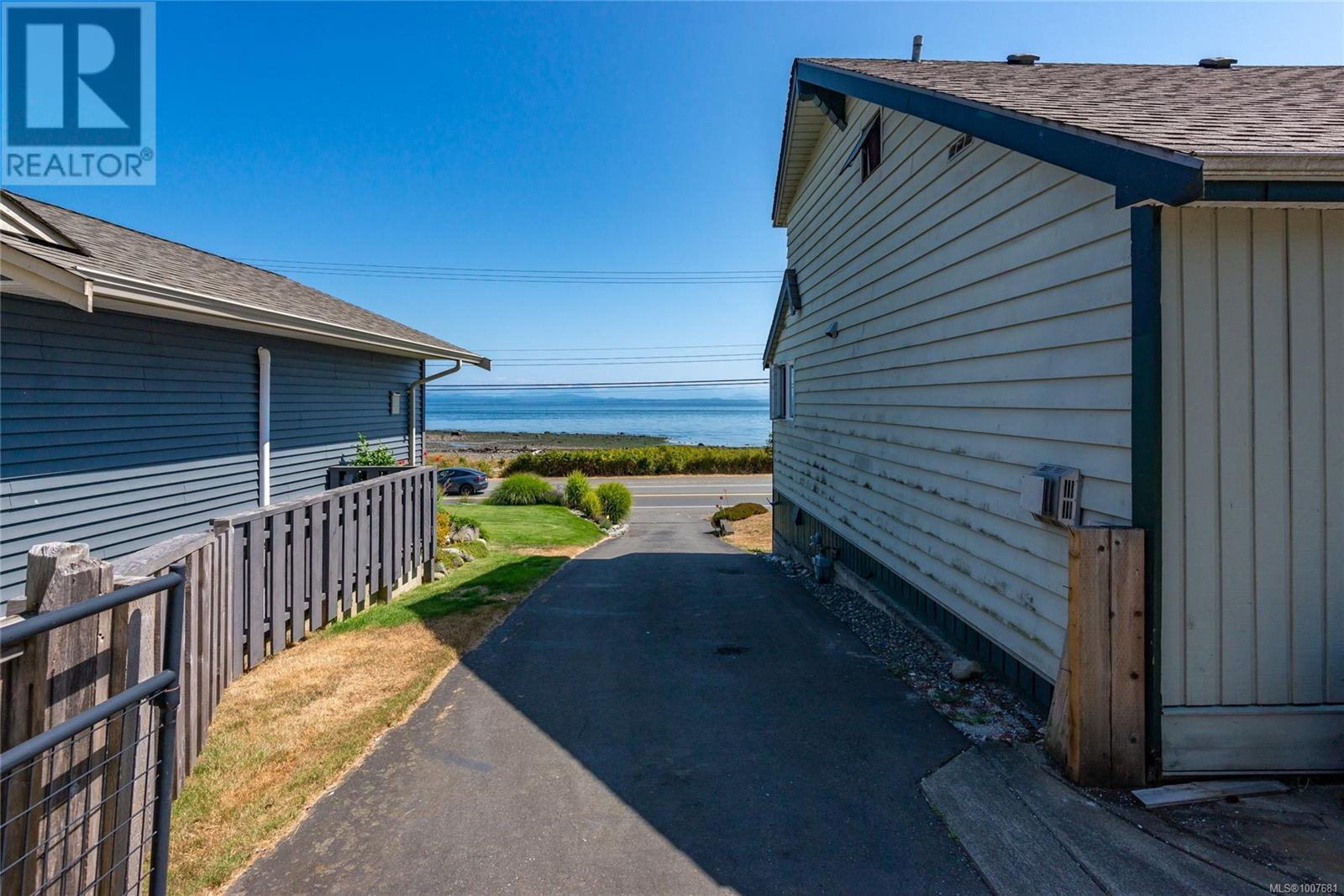 Photo 13 of 2890 Island Hwy S, Campbell River BC