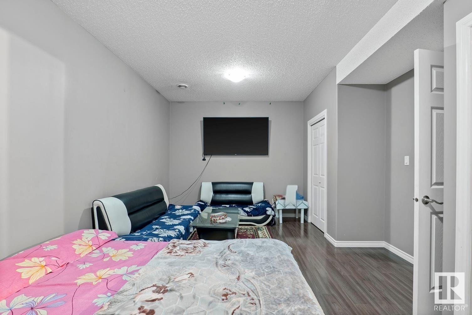Photo 9 of 611 40 Av Nw, Edmonton AB