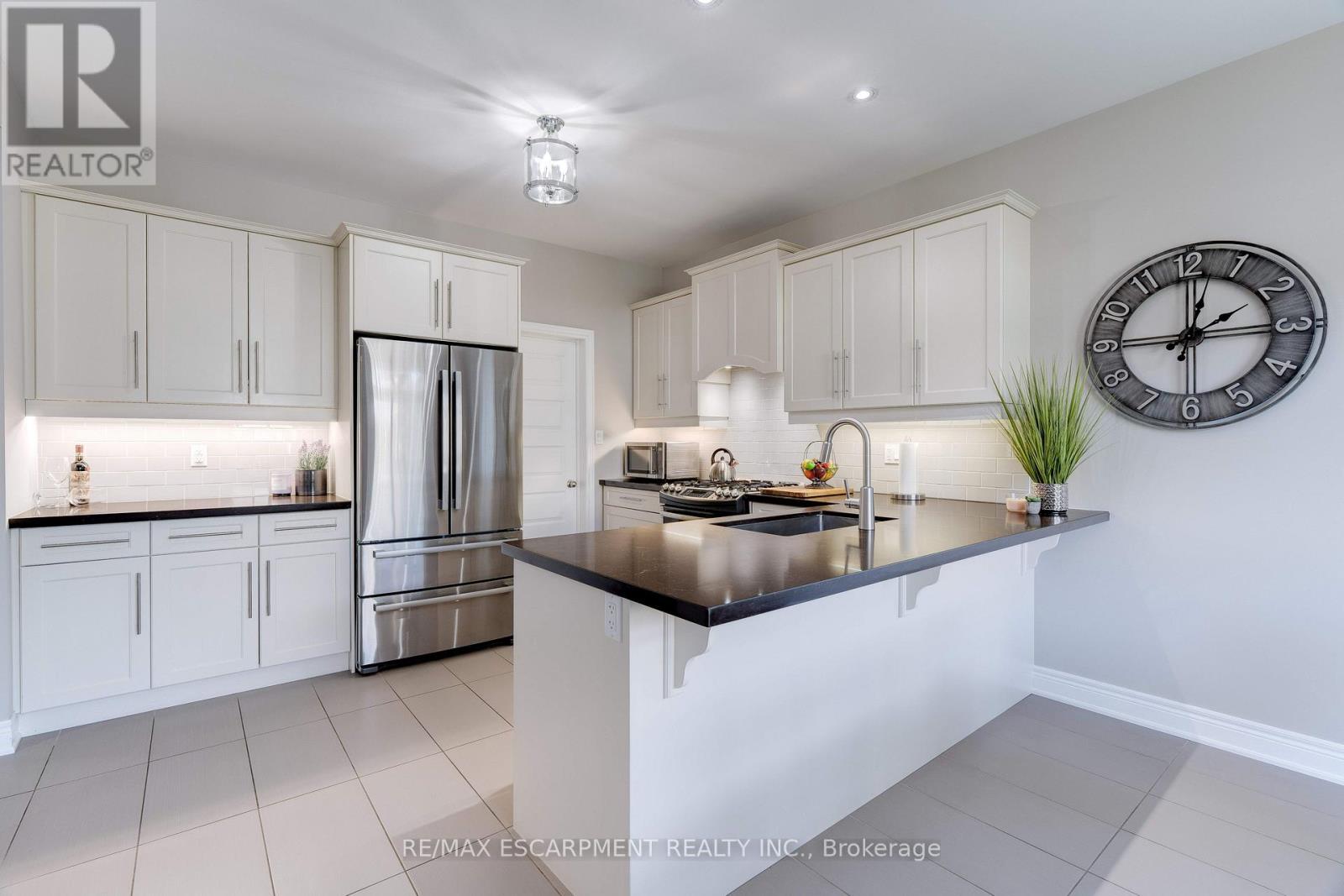 Photo 12 of 13 Biggar Crescent, Grimsby ON