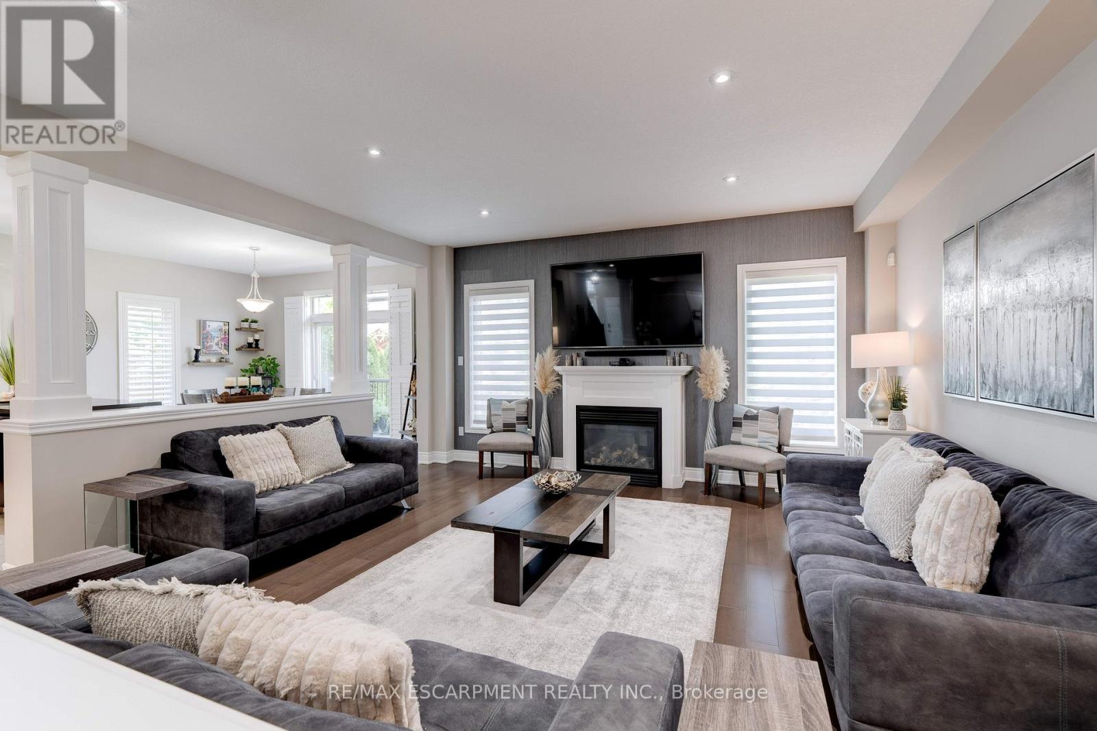 Photo 10 of 13 Biggar Crescent, Grimsby ON