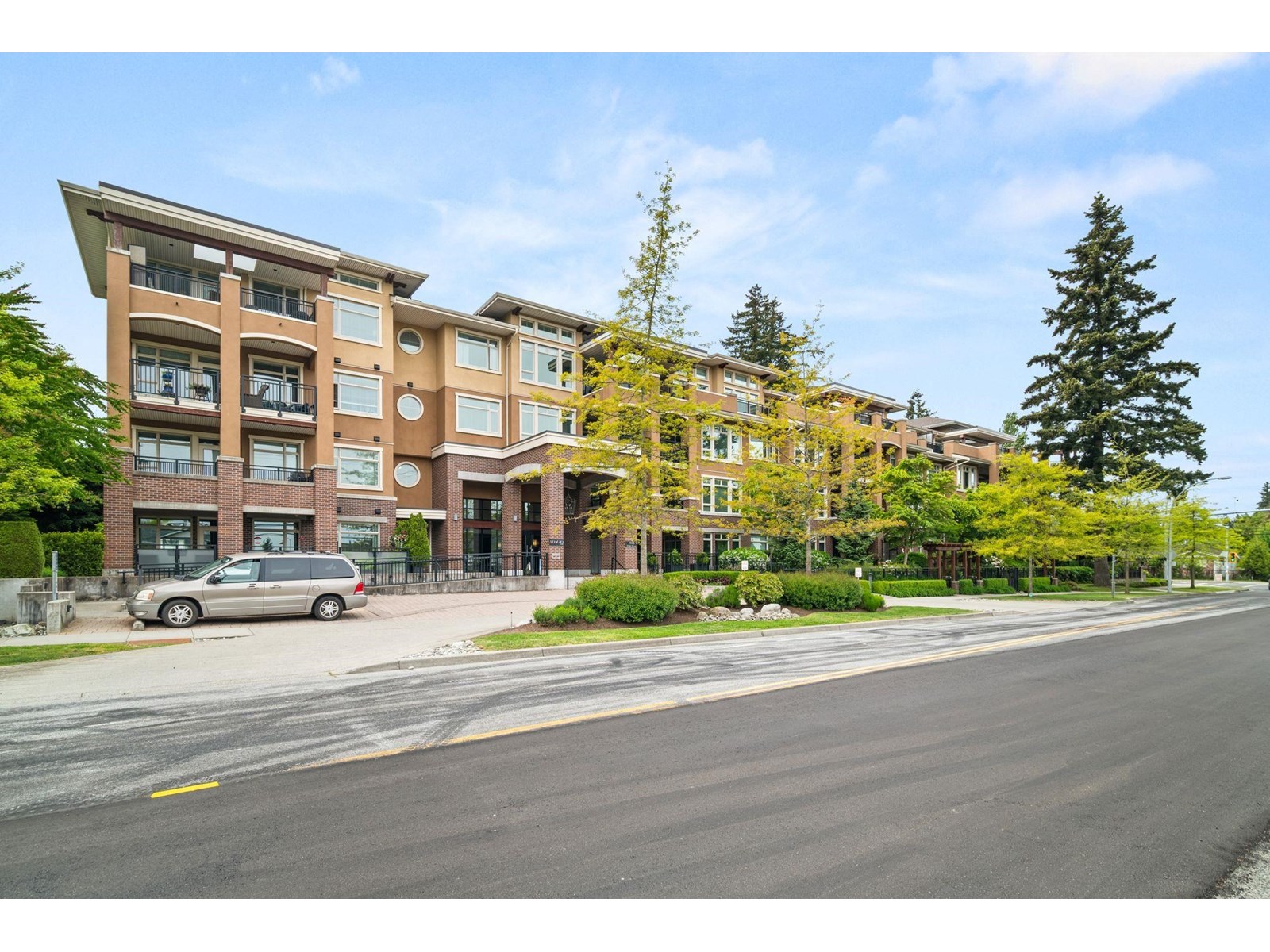 Photo 1 of 203 1975 154 Street, Surrey BC