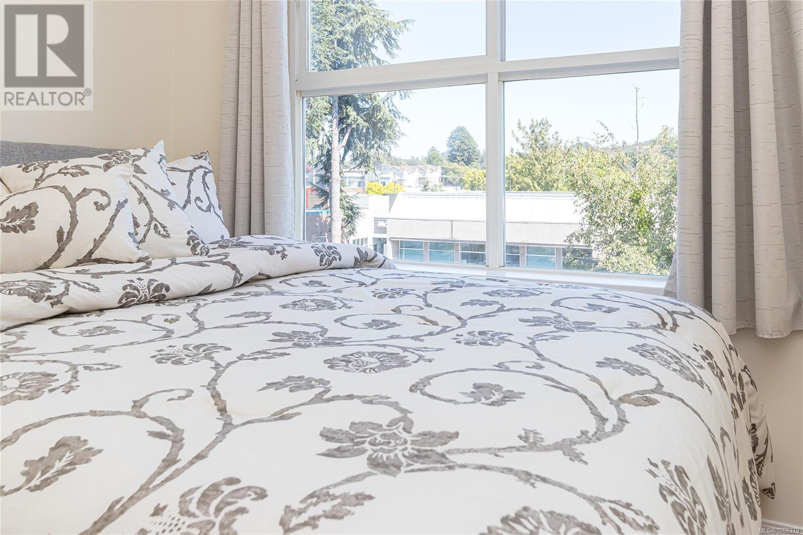 315 1550 Church Ave, Saanich