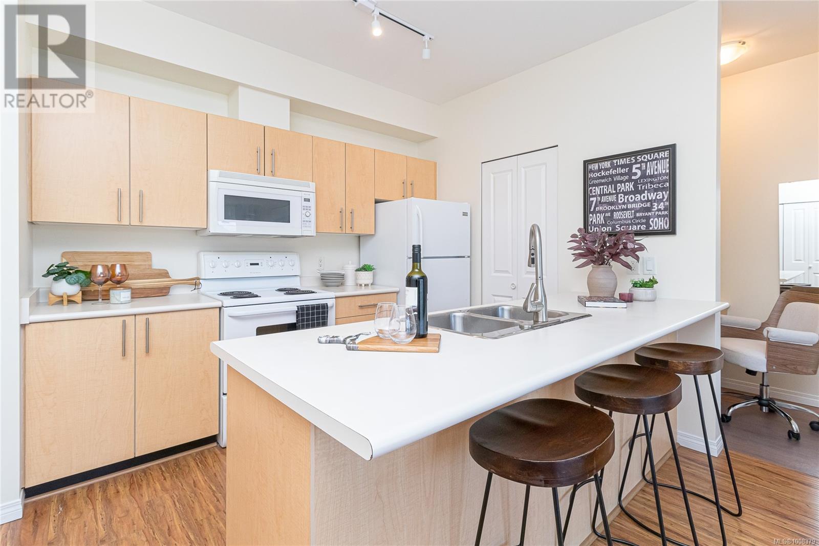 315 1550 Church Ave, Saanich