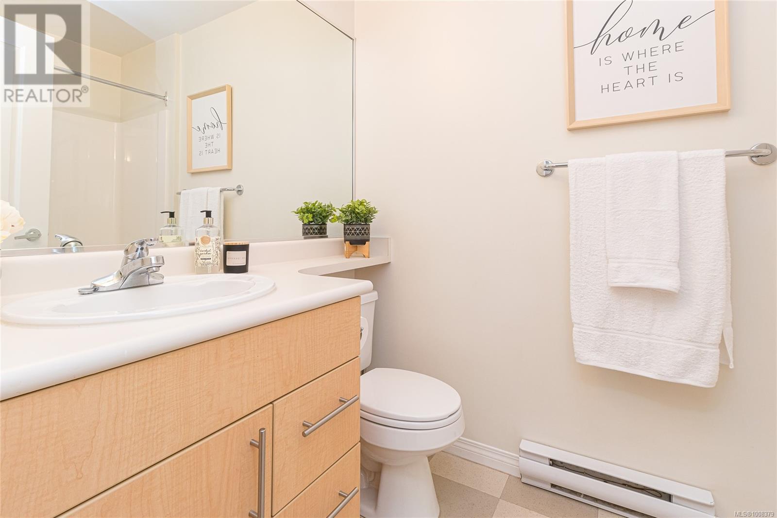 315 1550 Church Ave, Saanich