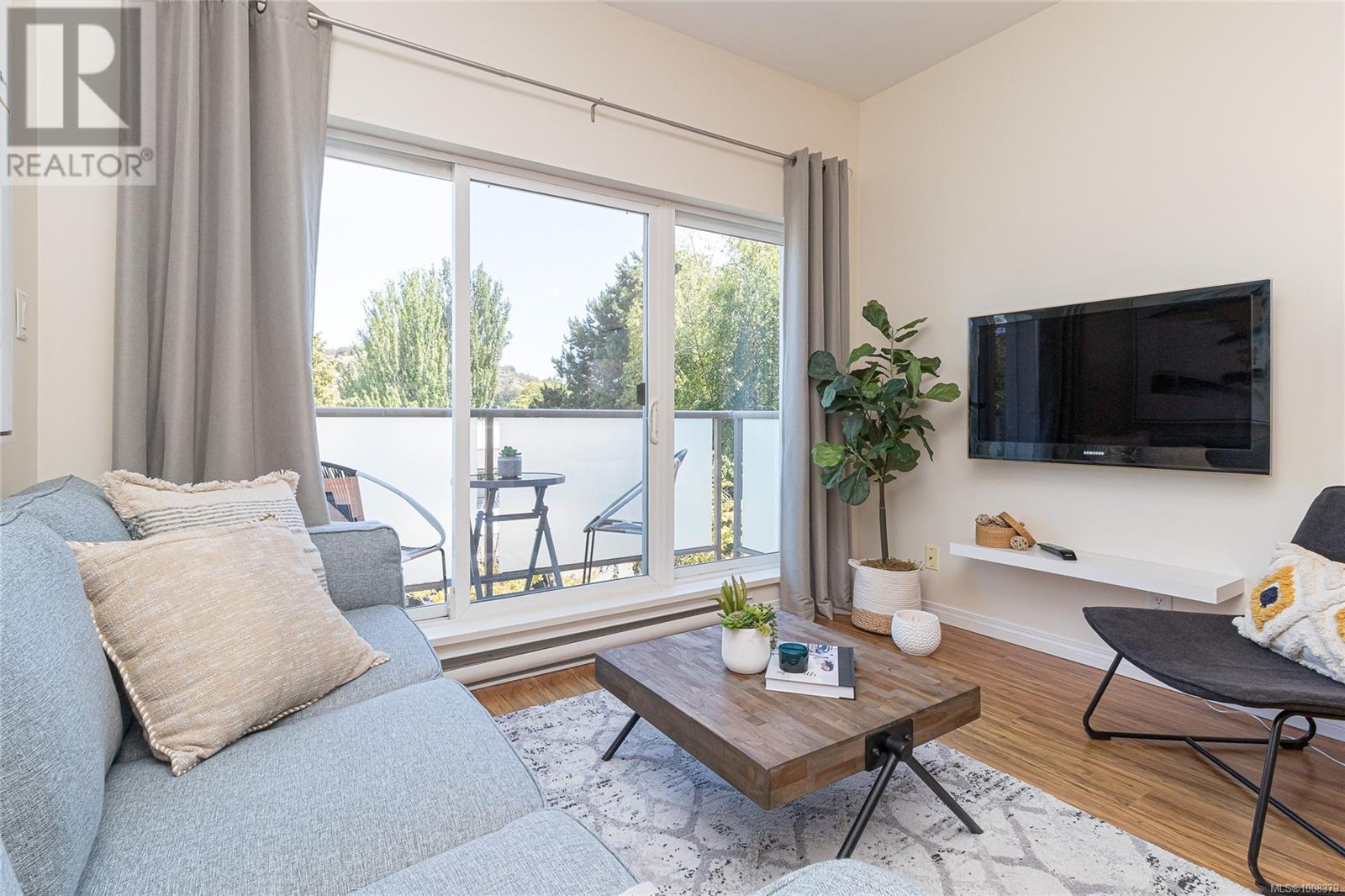 315 1550 Church Ave, Saanich
