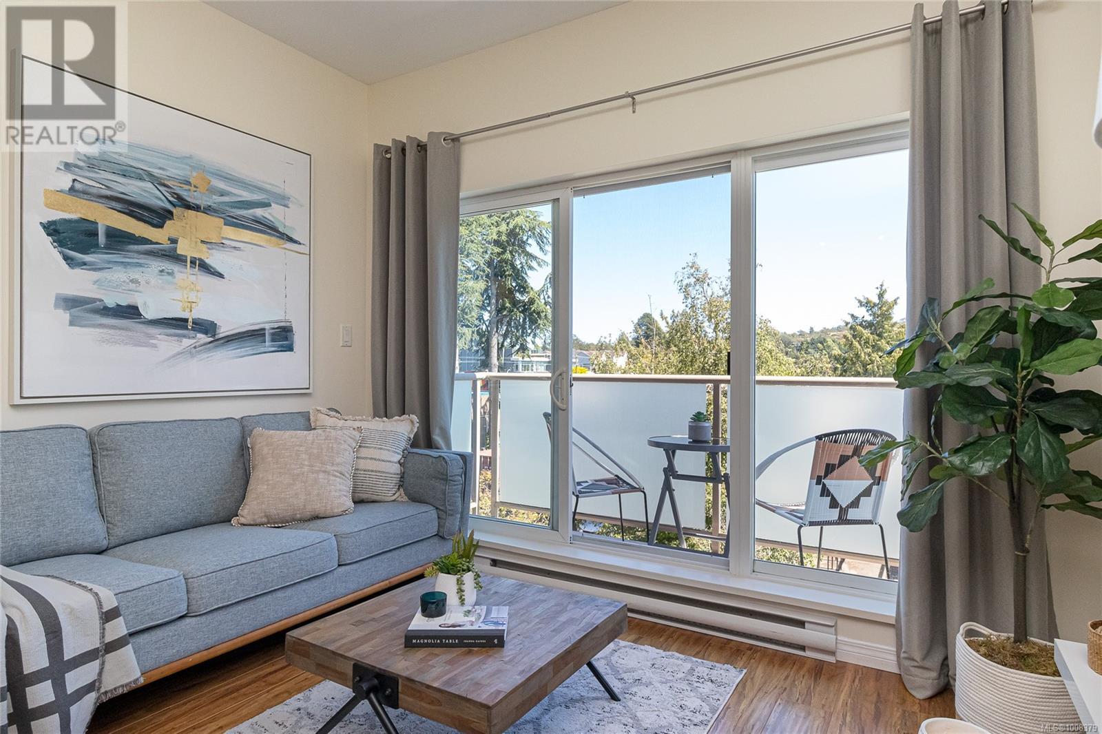 315 1550 Church Ave, Saanich