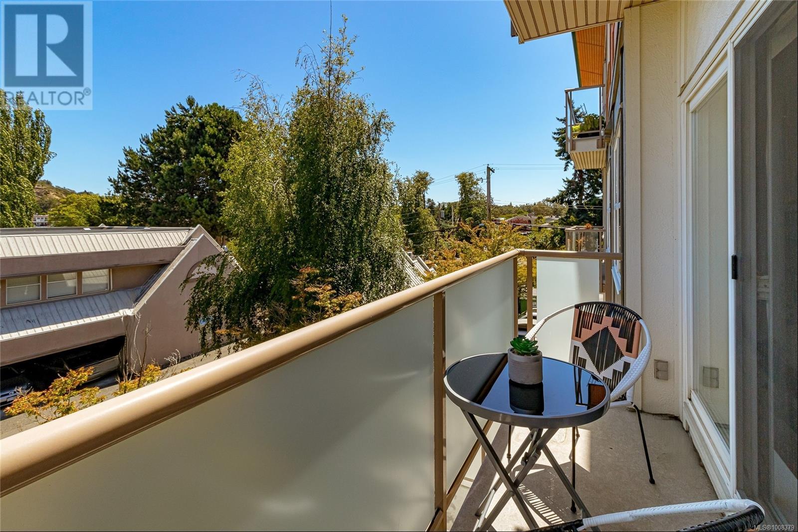 315 1550 Church Ave, Saanich