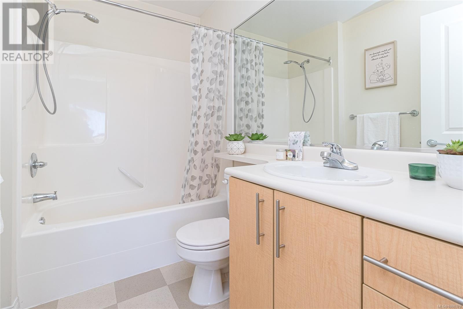 315 1550 Church Ave, Saanich