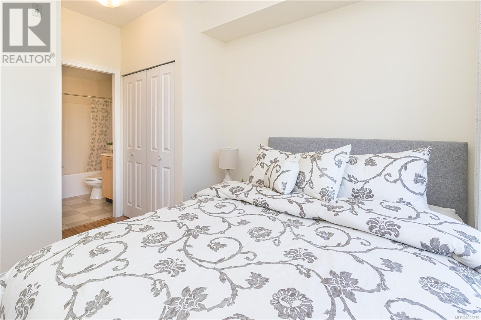 315 1550 Church Ave, Saanich