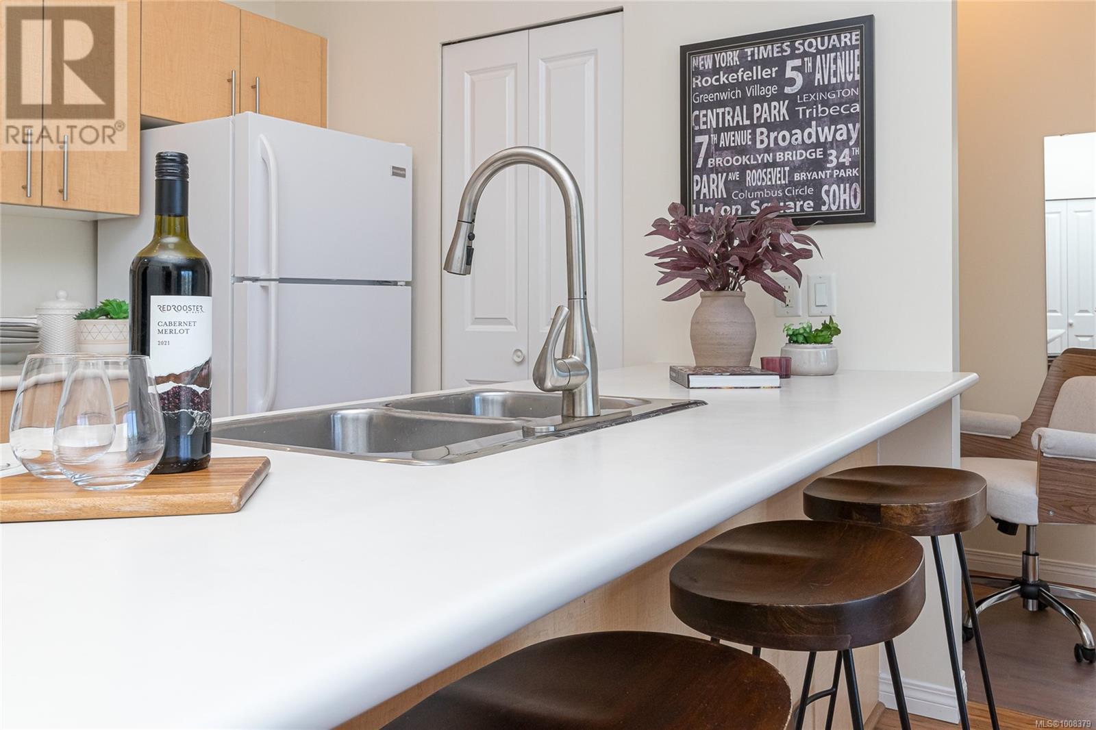 315 1550 Church Ave, Saanich