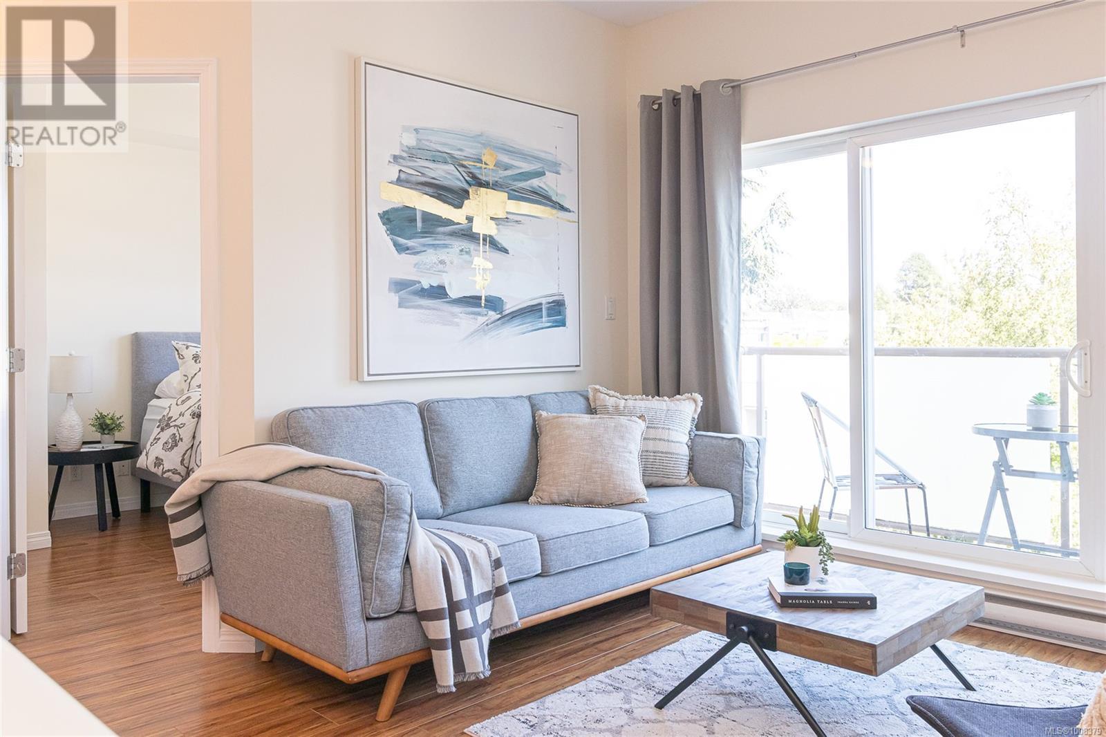 315 1550 Church Ave, Saanich