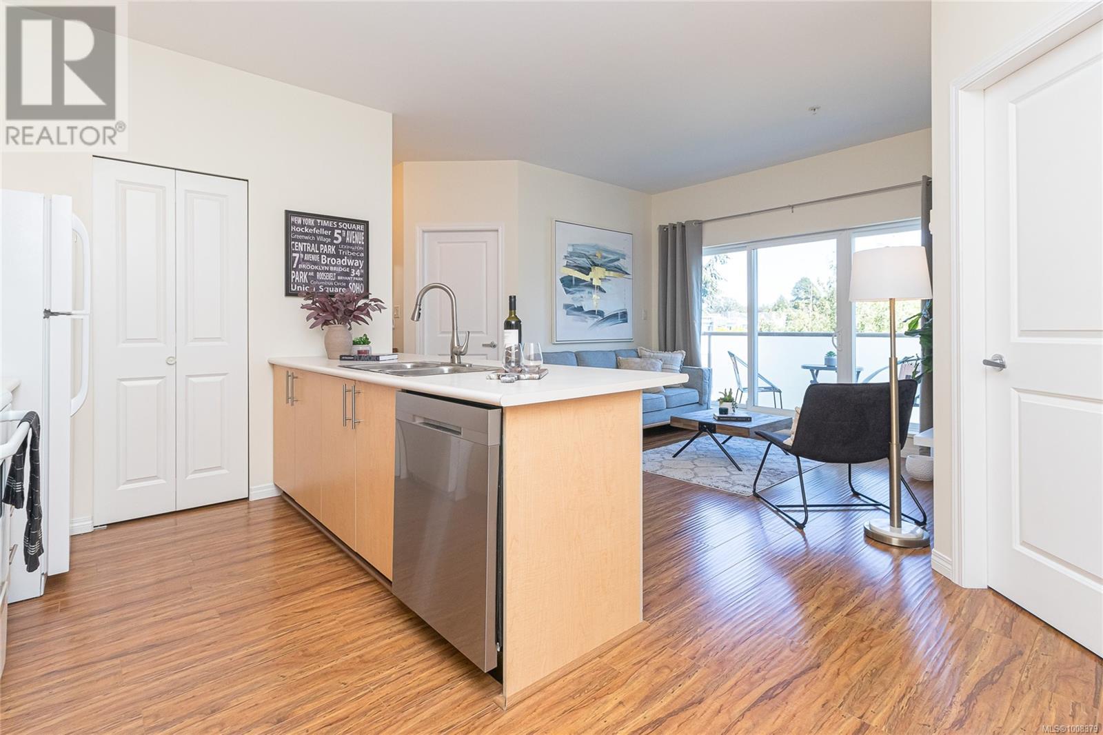 315 1550 Church Ave, Saanich