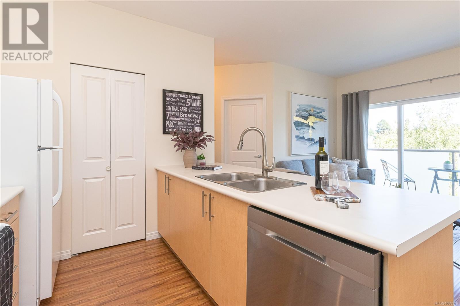 315 1550 Church Ave, Saanich