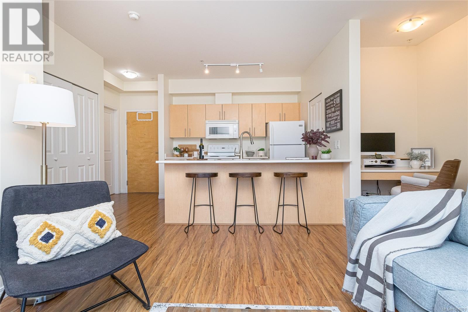 315 1550 Church Ave, Saanich