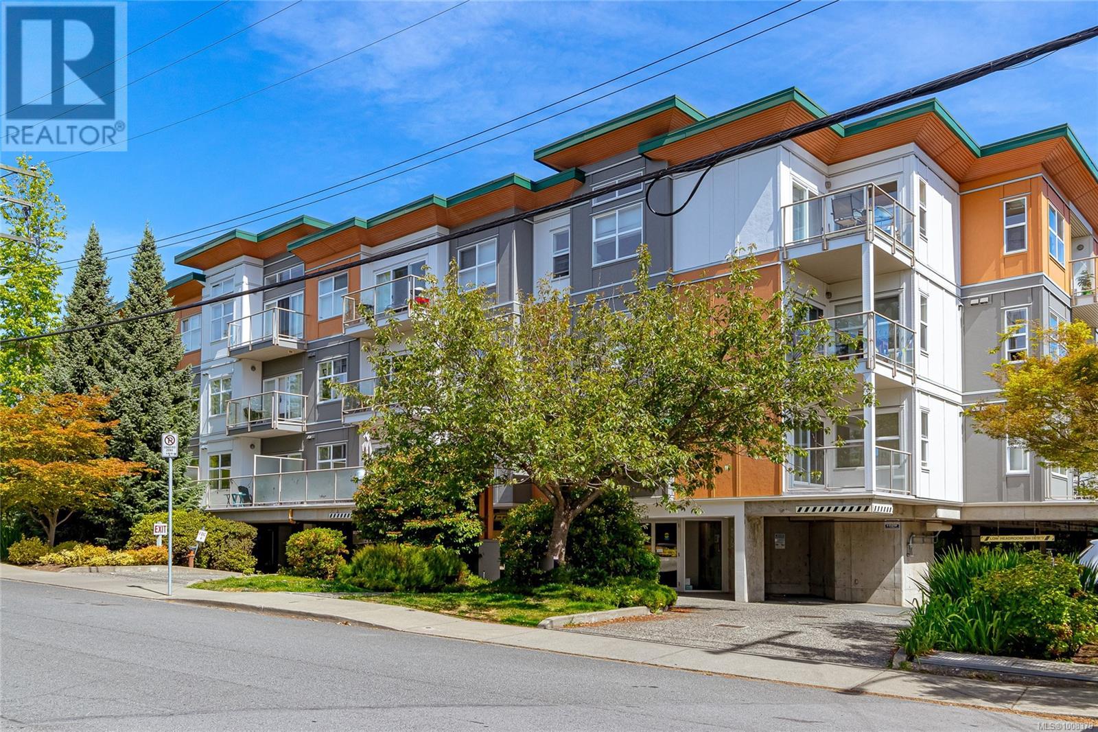 315 1550 Church Ave, Saanich