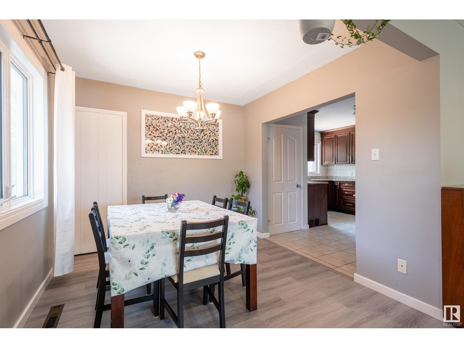 Photo 9 of 8803 160 St Nw, Edmonton AB