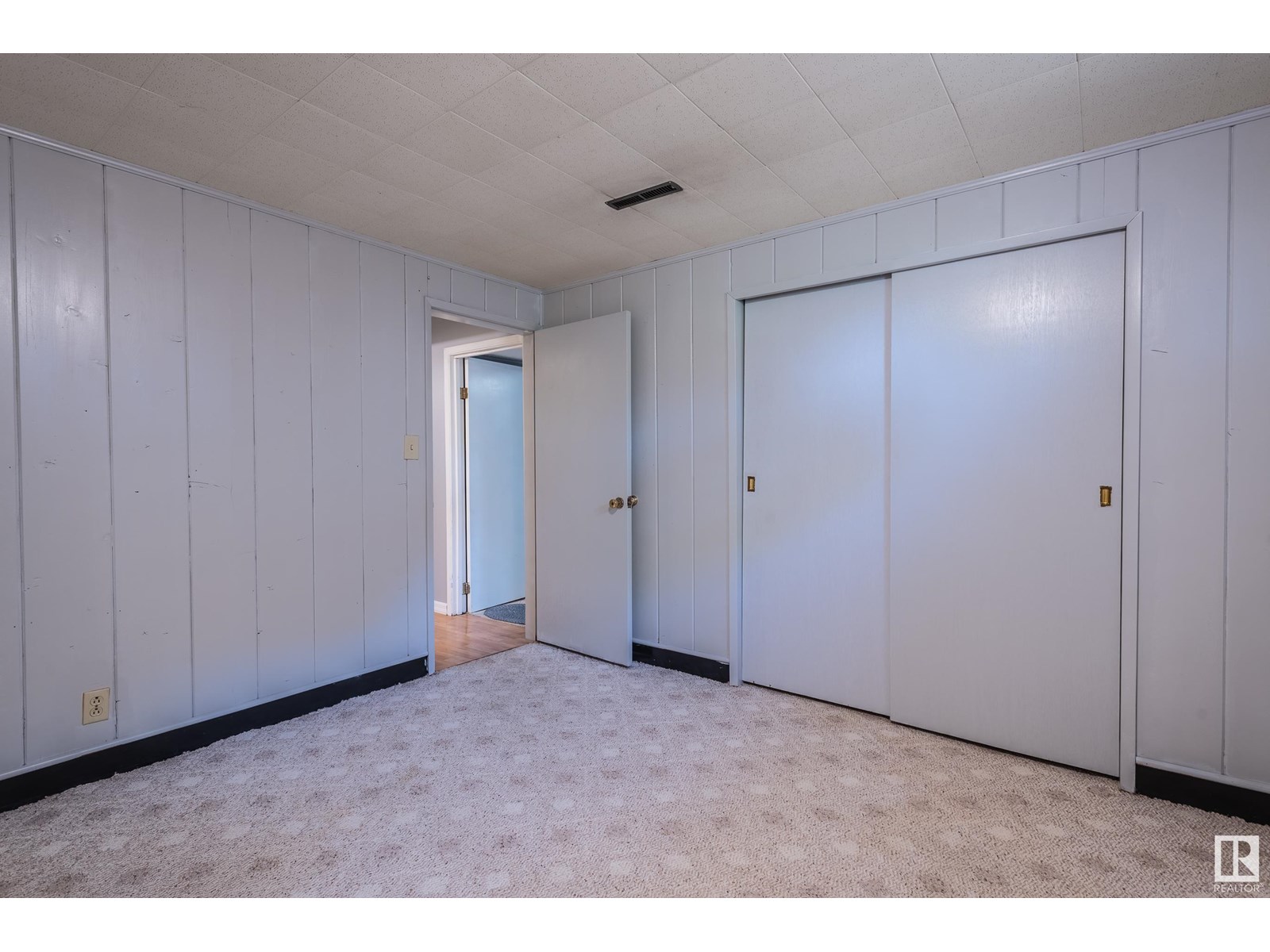 Photo 11 of 8803 160 St Nw, Edmonton AB