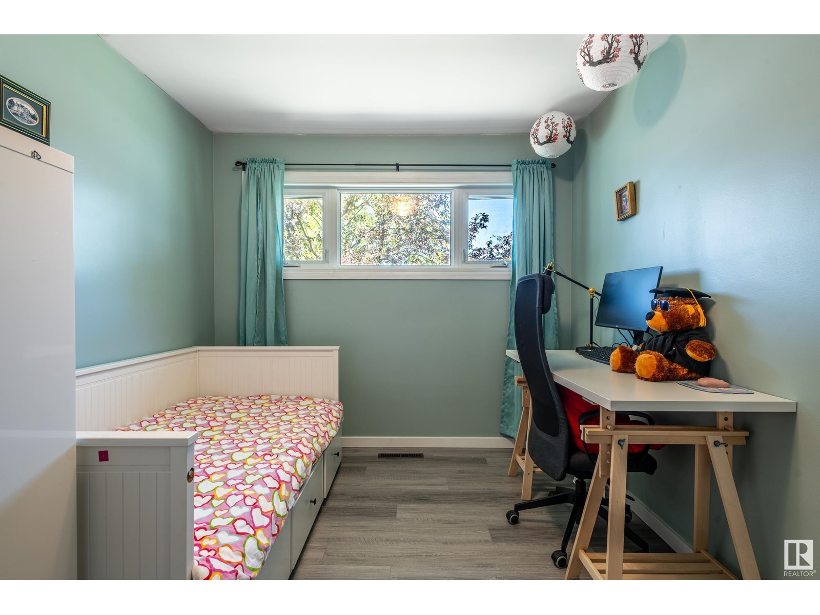 Photo 14 of 8803 160 St Nw, Edmonton AB