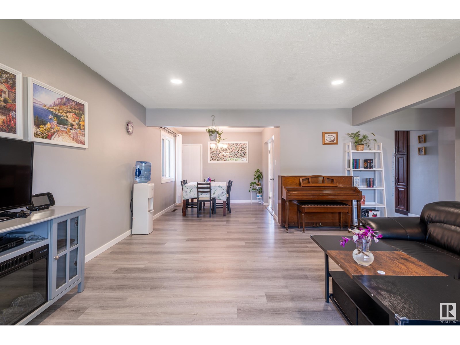 Photo 8 of 8803 160 St Nw, Edmonton AB
