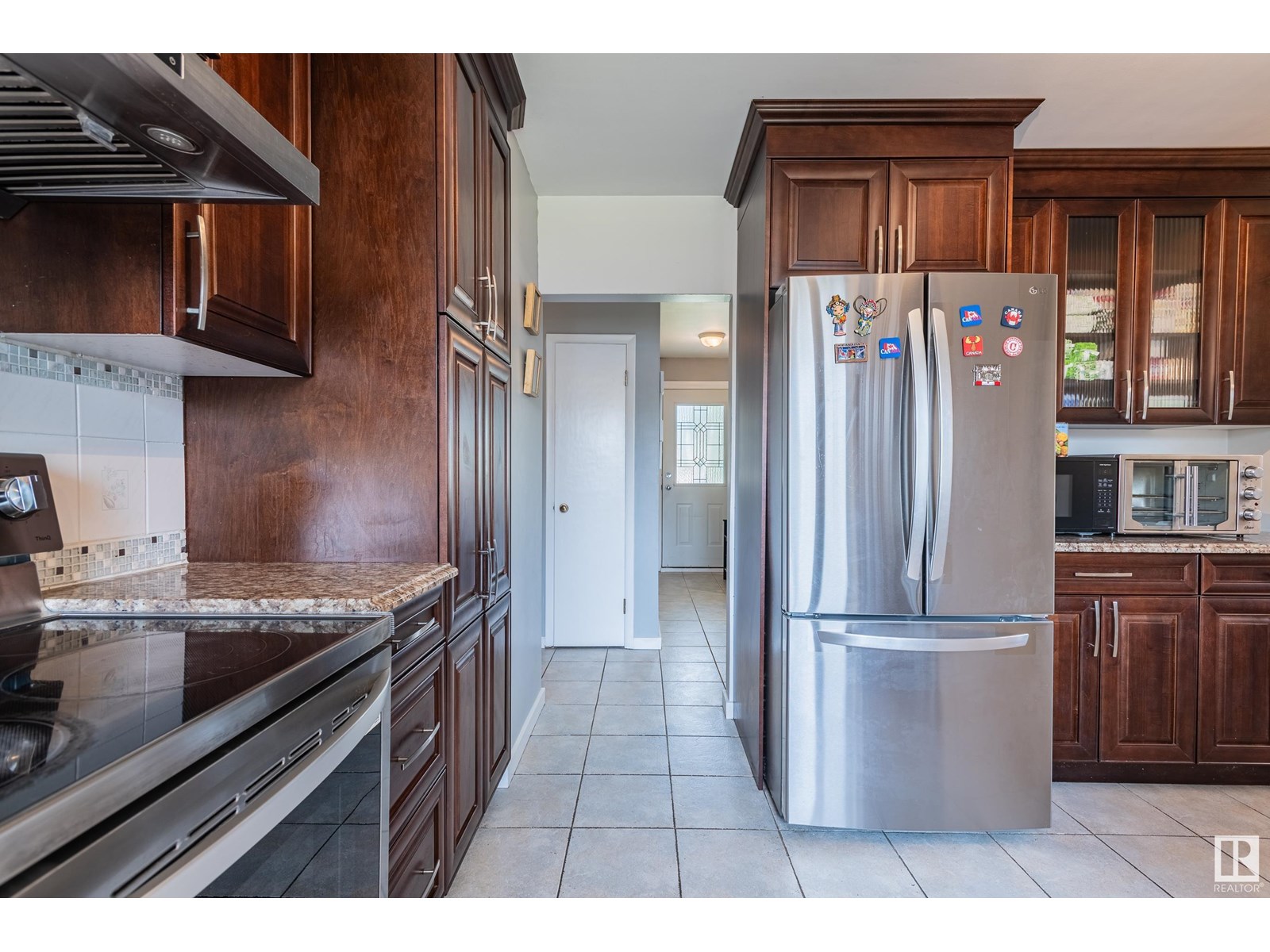 Photo 2 of 8803 160 St Nw, Edmonton AB