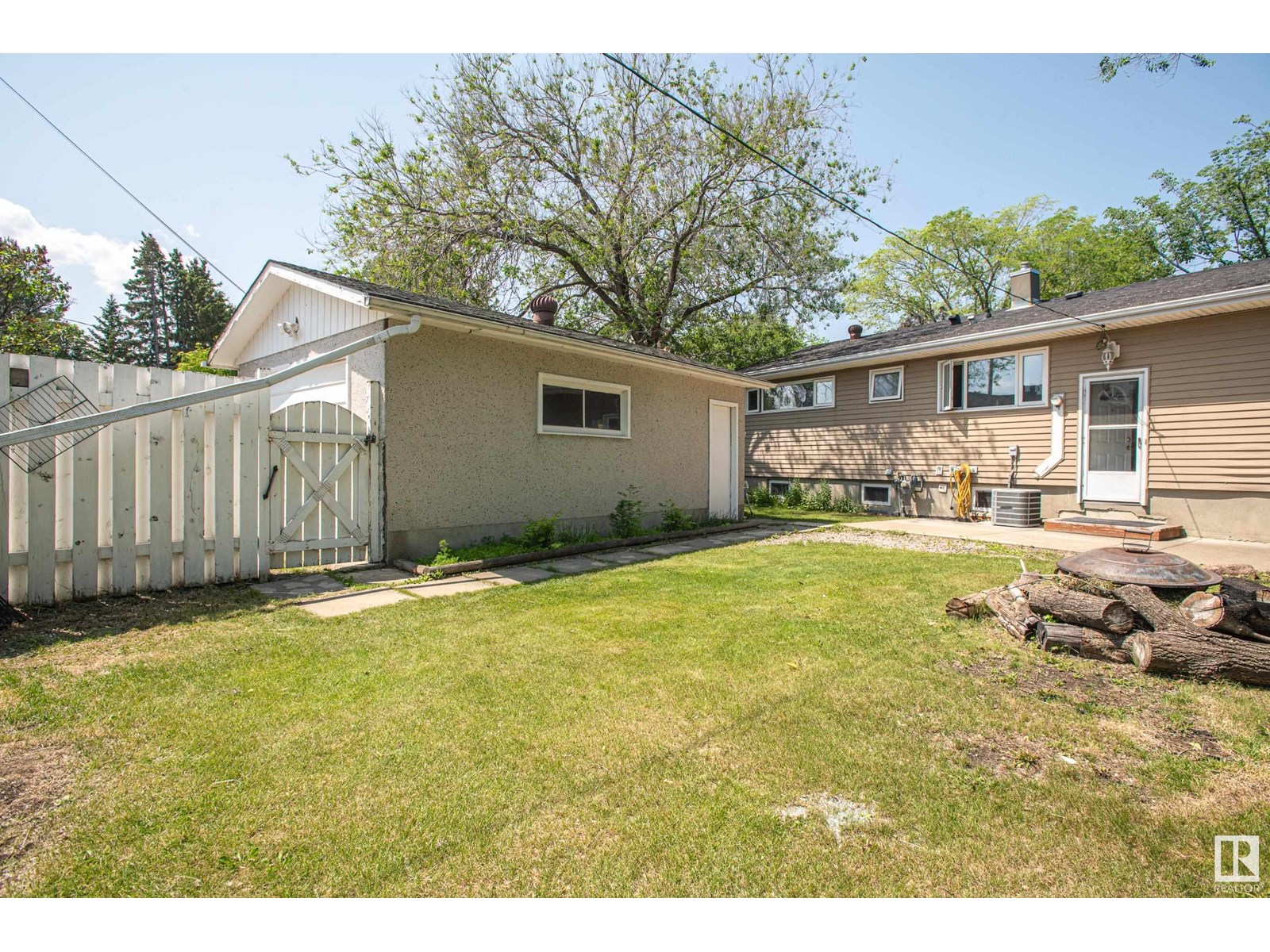 Photo 17 of 8803 160 St Nw, Edmonton AB