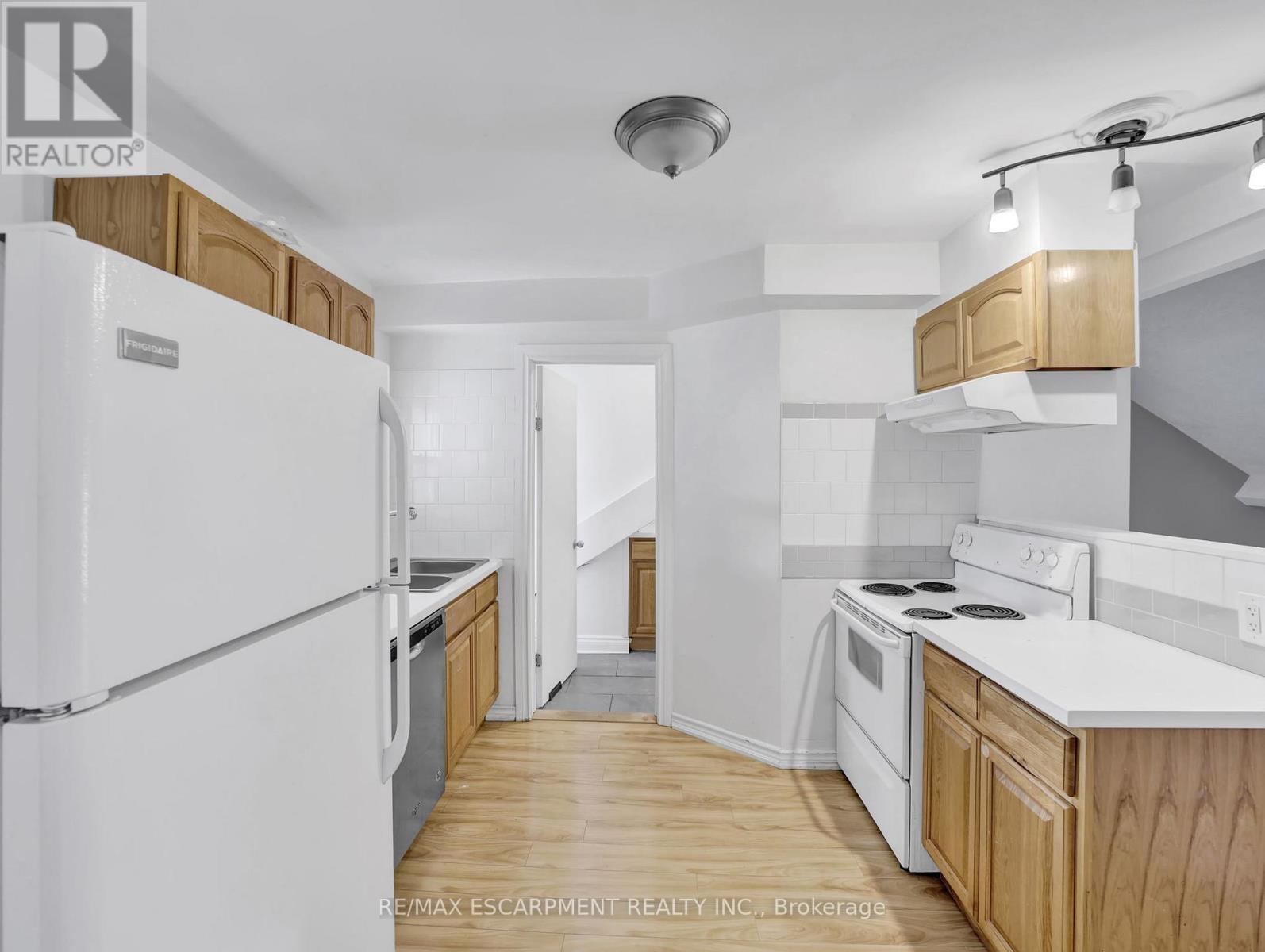 Photo 10 of 214 Mary Street, Hamilton ON