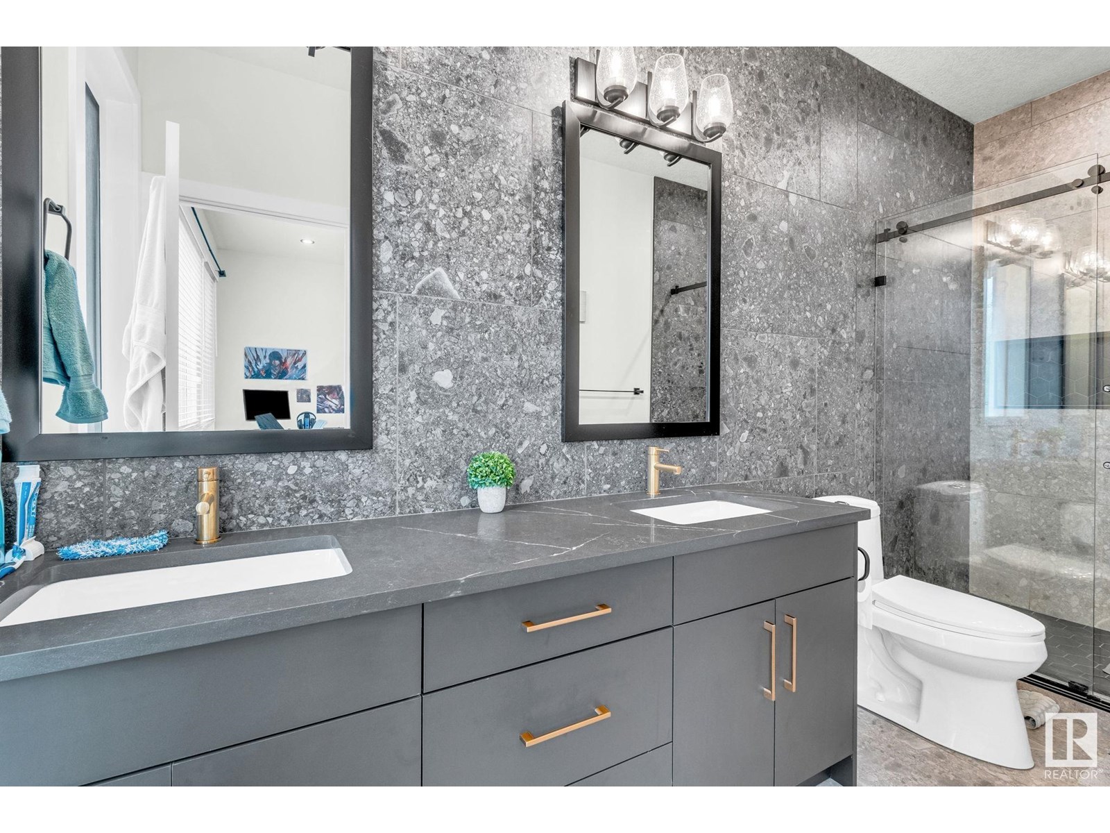 Photo 5 of 7715 78 Av Nw Nw, Edmonton AB