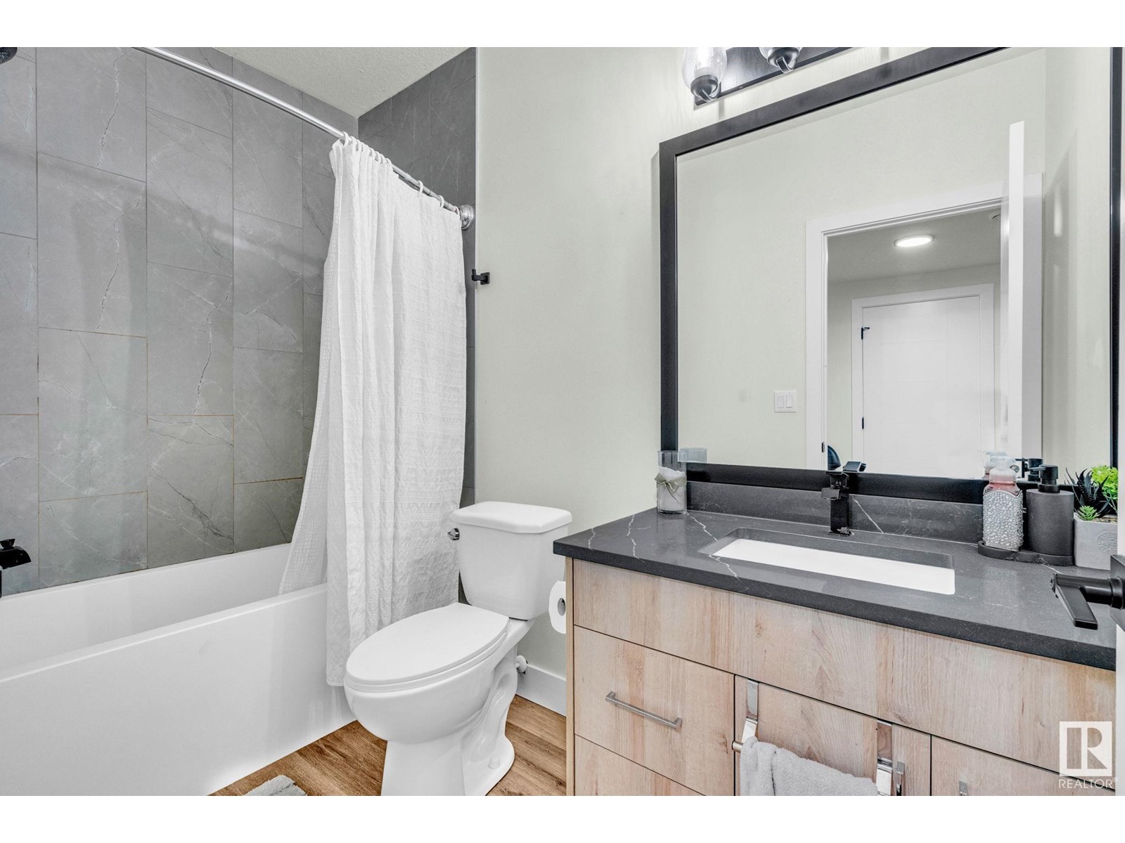 Photo 2 of 7715 78 Av Nw Nw, Edmonton AB