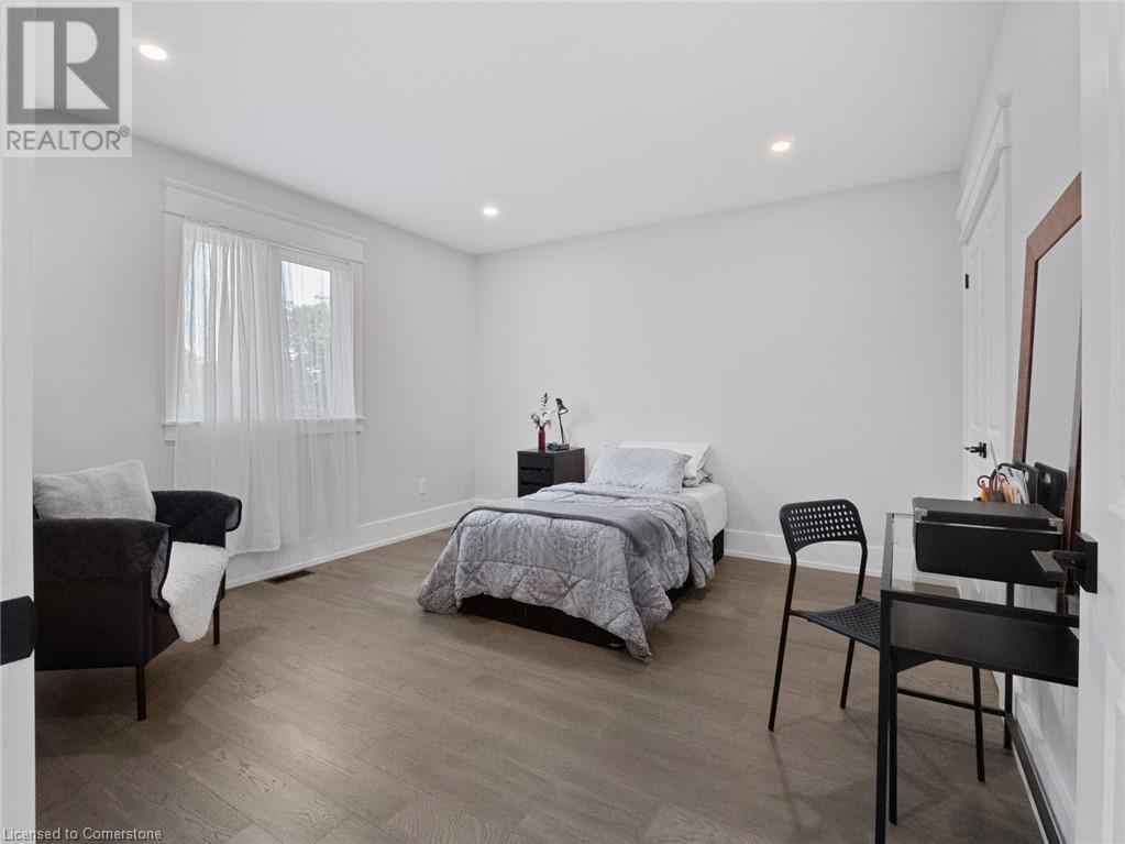 Photo 17 of 40 Topham Boulevard, Welland ON