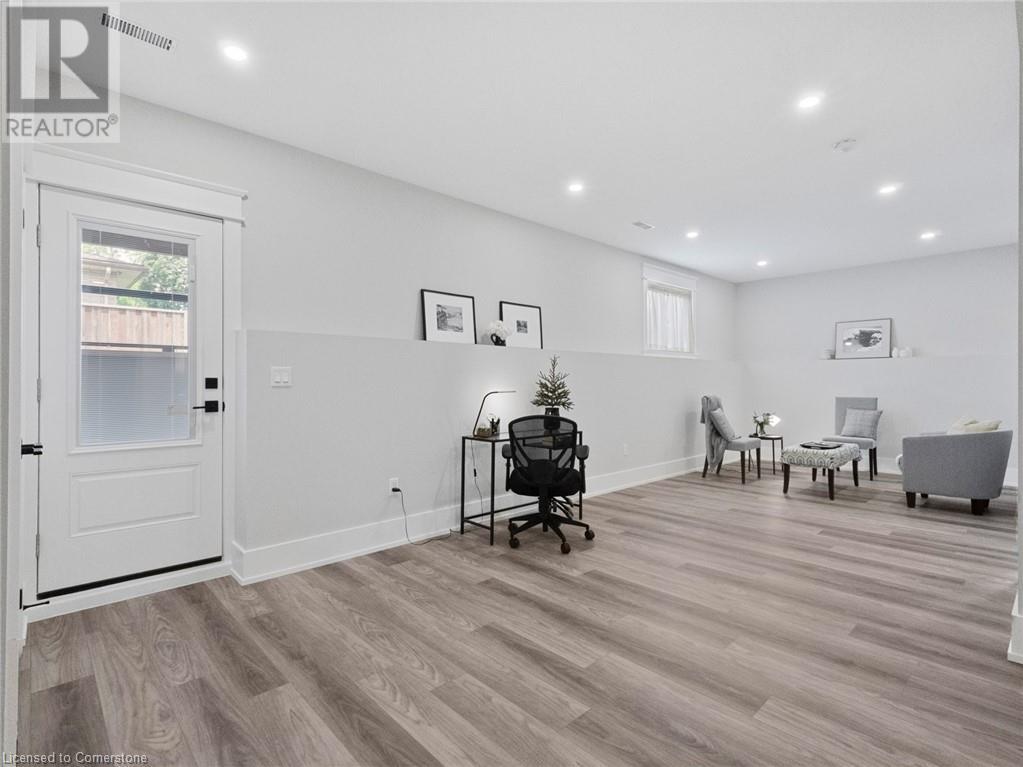 Photo 41 of 40 Topham Boulevard, Welland ON