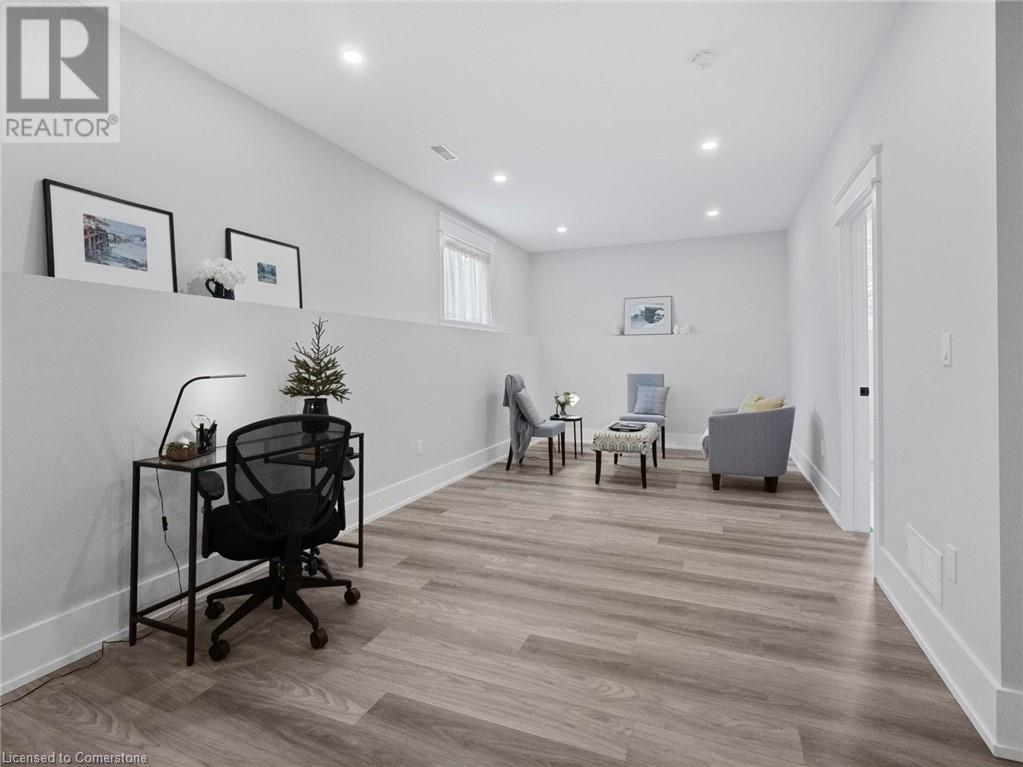 Photo 22 of 40 Topham Boulevard, Welland ON