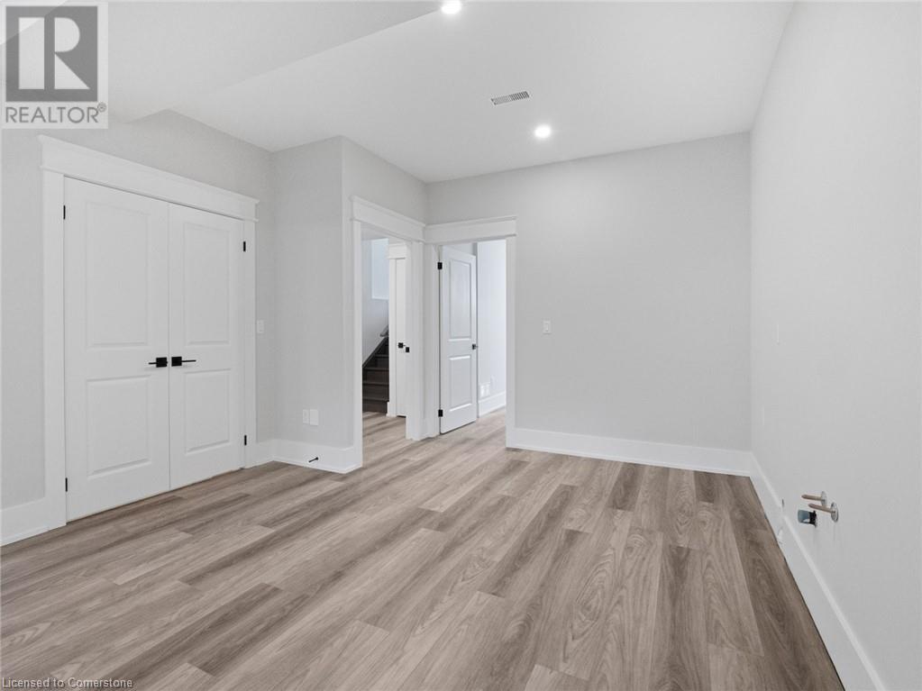 Photo 32 of 40 Topham Boulevard, Welland ON