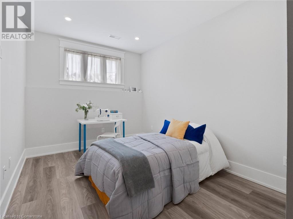 Photo 33 of 40 Topham Boulevard, Welland ON