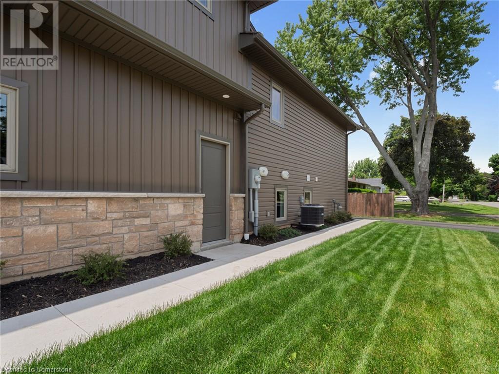 Photo 12 of 40 Topham Boulevard, Welland ON