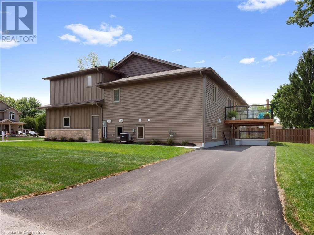 Photo 26 of 40 Topham Boulevard, Welland ON