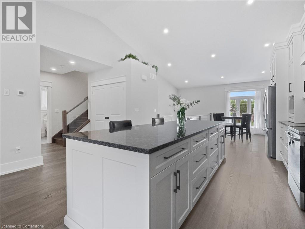 Photo 2 of 40 Topham Boulevard, Welland ON