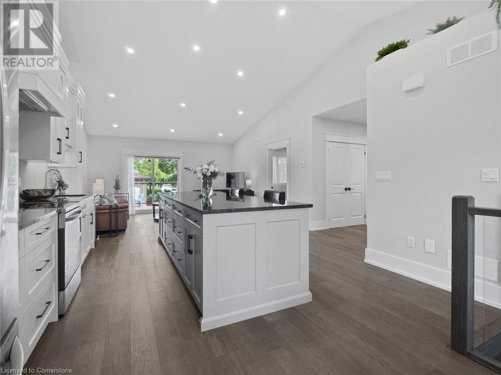 Photo 9 of 40 Topham Boulevard, Welland ON
