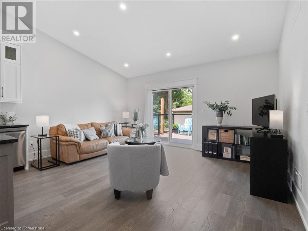 Photo 6 of 40 Topham Boulevard, Welland ON
