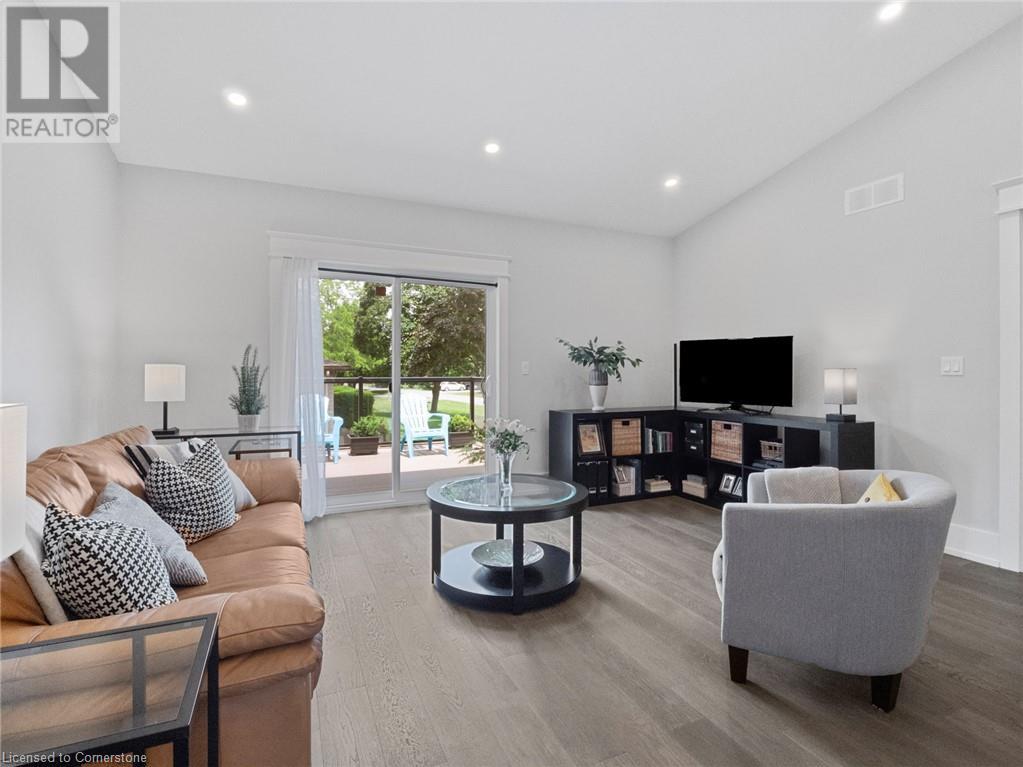 Photo 15 of 40 Topham Boulevard, Welland ON